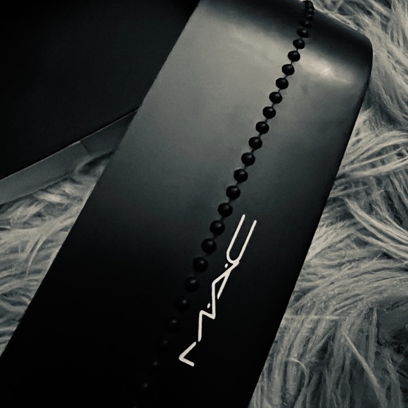 MAC LIMITED EDITION CREAM GLITTER and BLACK KEEPSAKE BOX - Picture 3 of 6